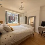 Lovely 4 Bedroom House In Southfields Near Wimbledon